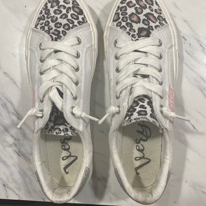 Cute white sparkly shoes!